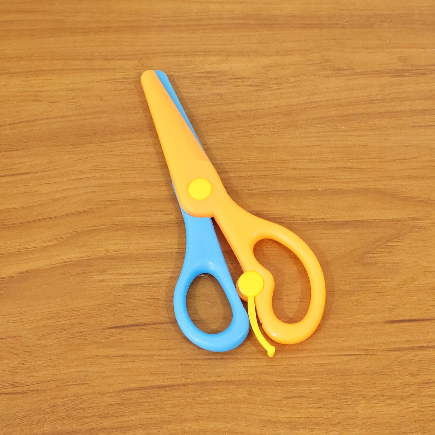 Child-Safe Plastic Safety Scissors for Kids (1 Pc)-01