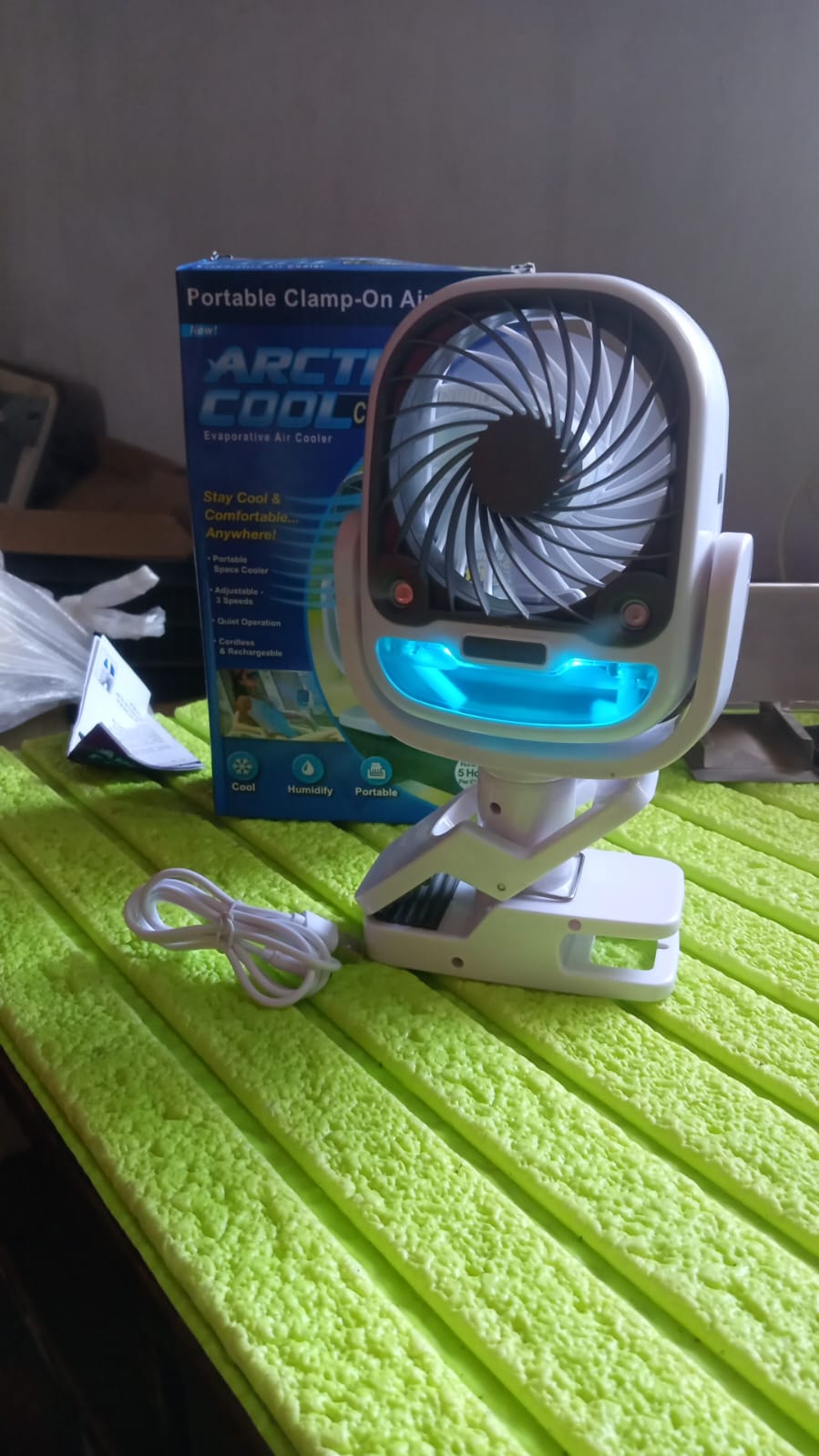 Air Portable Fan Grip Go 3 Speed Stroller - comparison shot