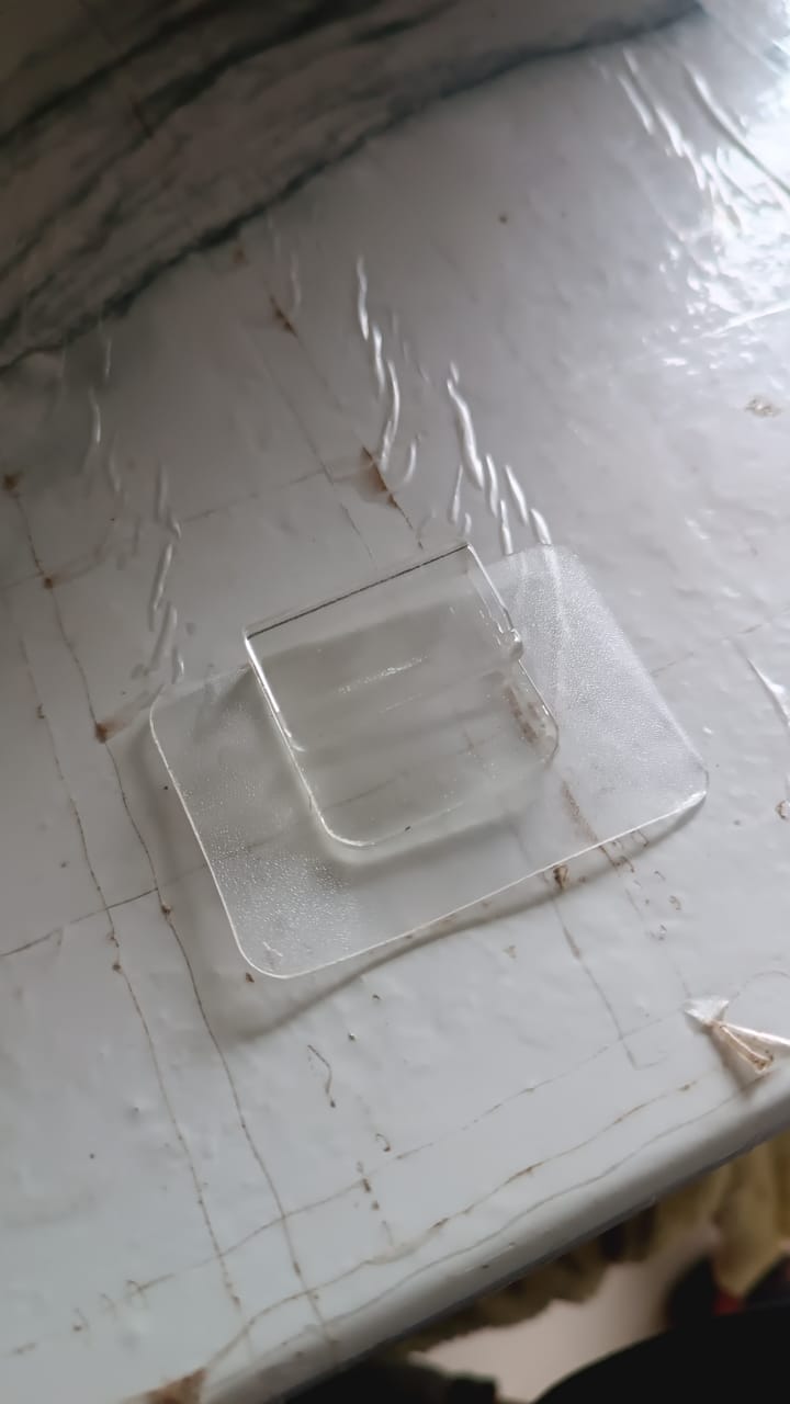 Heavy-Duty Transparent Wall Hook with Seamless Adhesive Backing (1 Pc)
