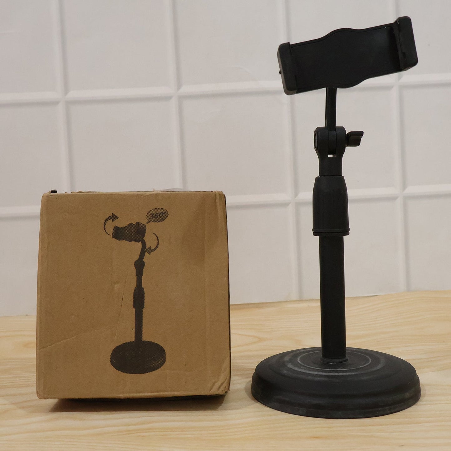 durable desktop phone stand for daily use