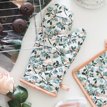 Cotton oven mitt gloves for professional kitchen use