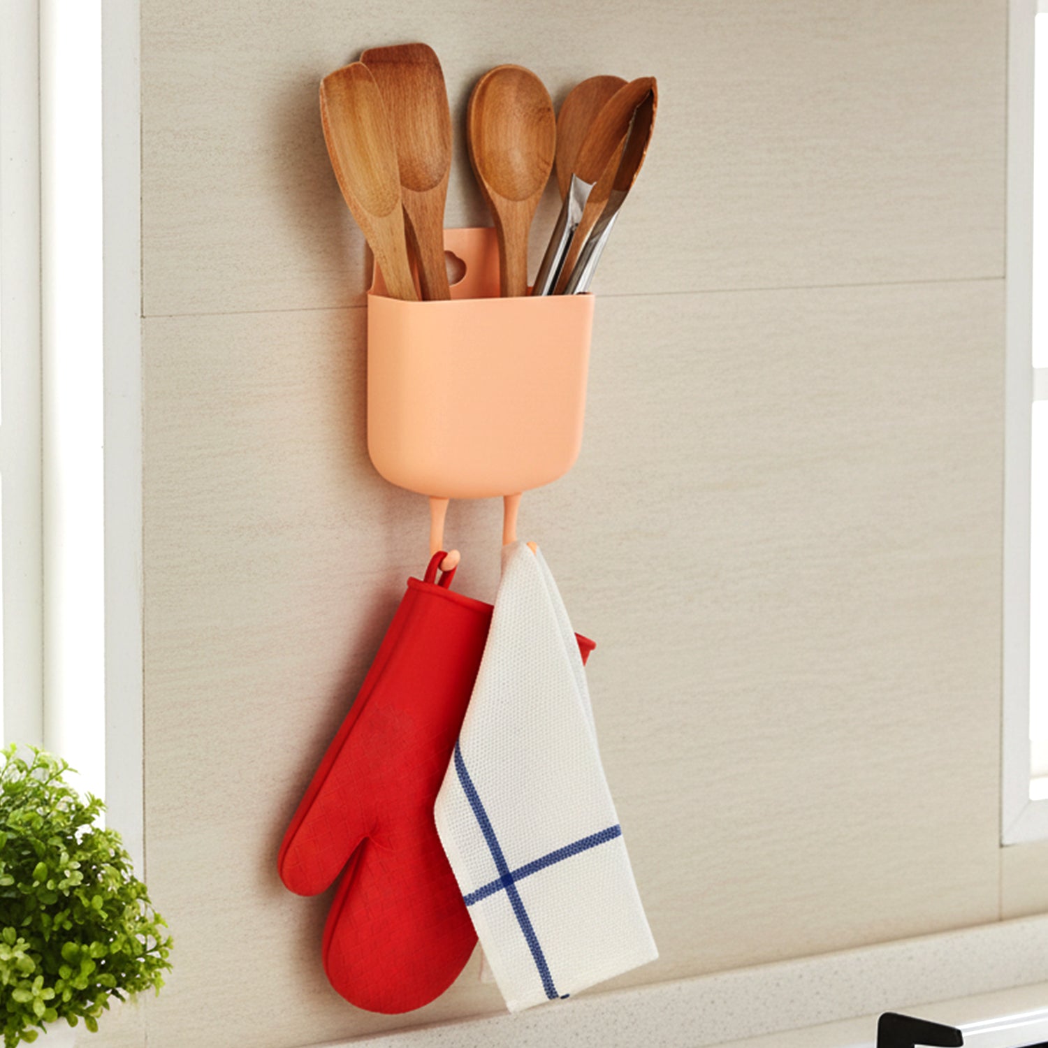 Fabric wall organizer with compartments