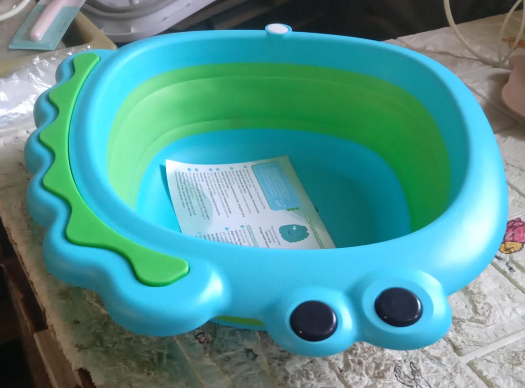 Frog Shape Foldable Baby Wash Basin – Space-Saving Face Washing Tub (33×31cm)