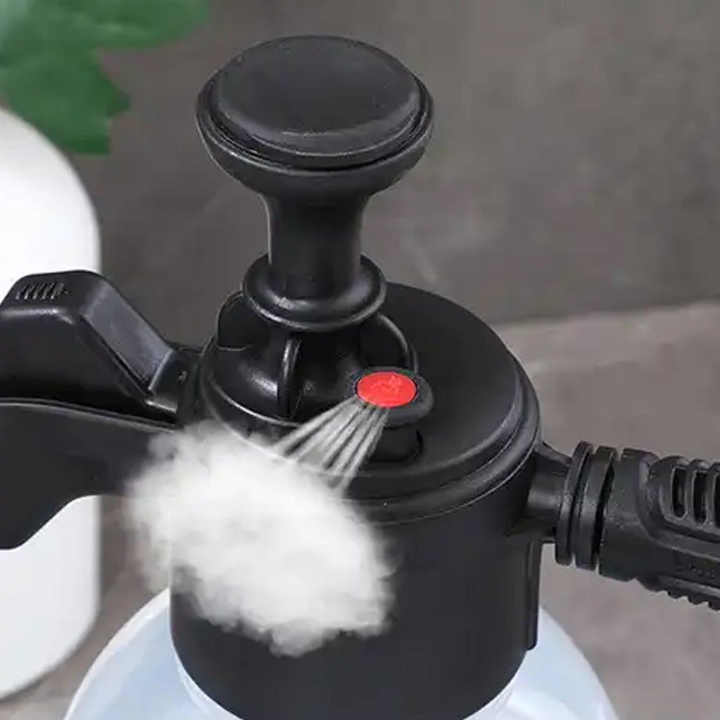 Durable plastic hand pump sprayer 2 litres for watering plants and spraying solutions