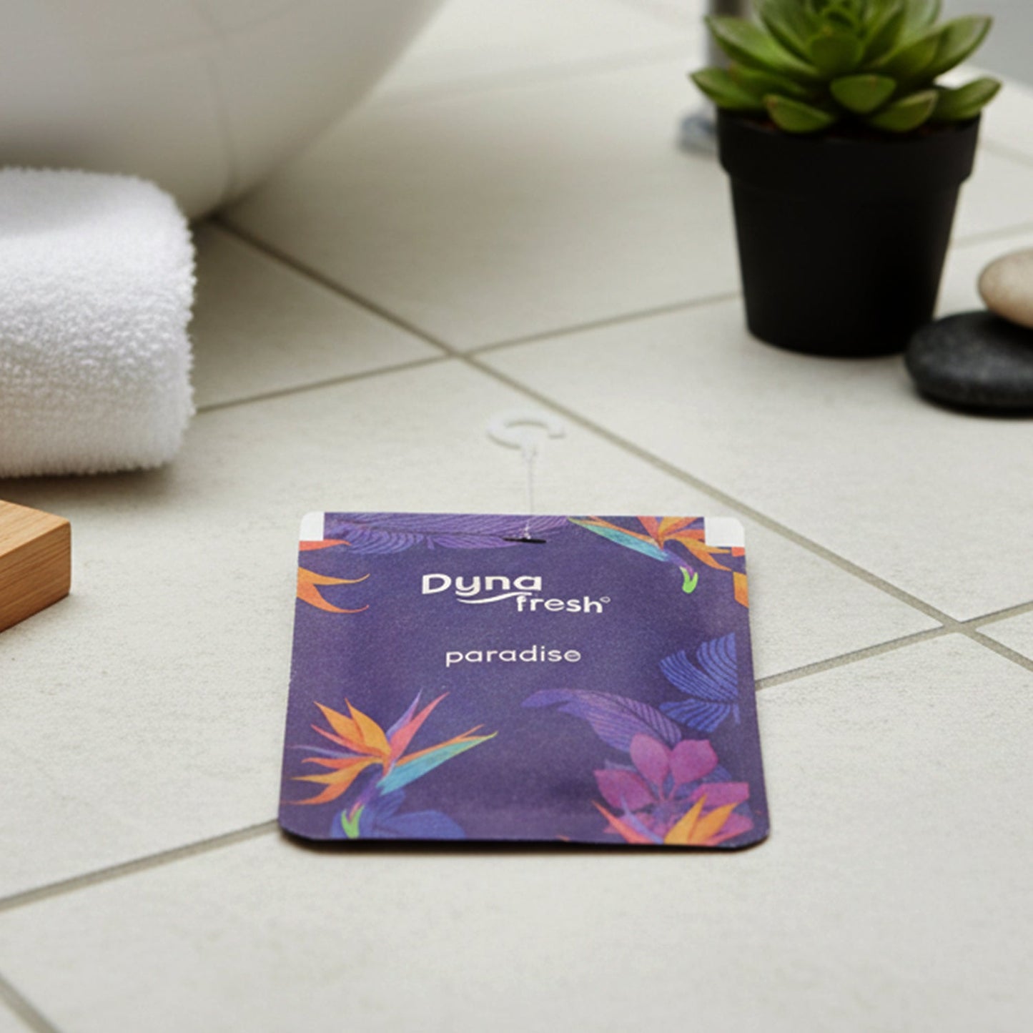 Compact gel air freshener paradise scent
