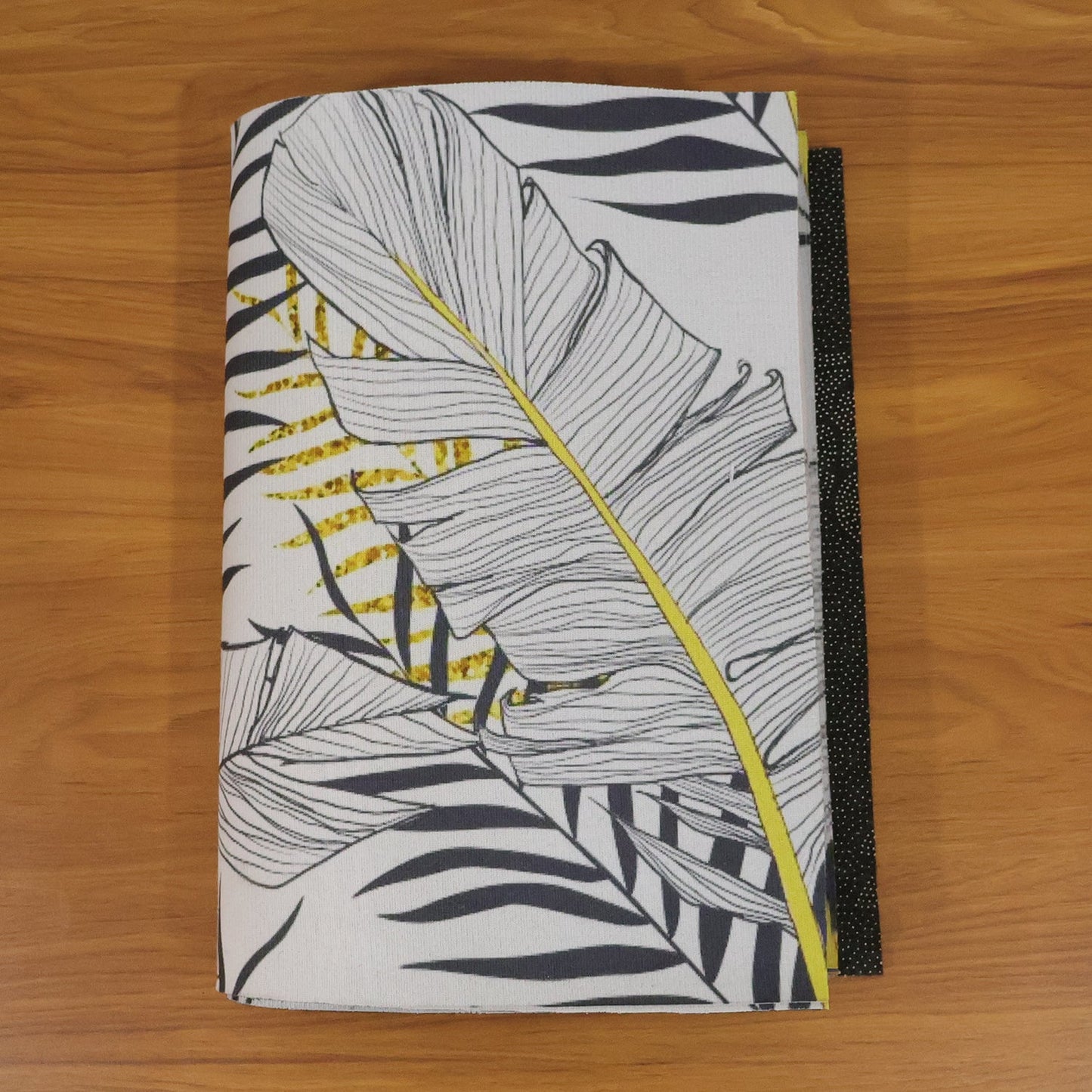 Decorative reversible dining mat