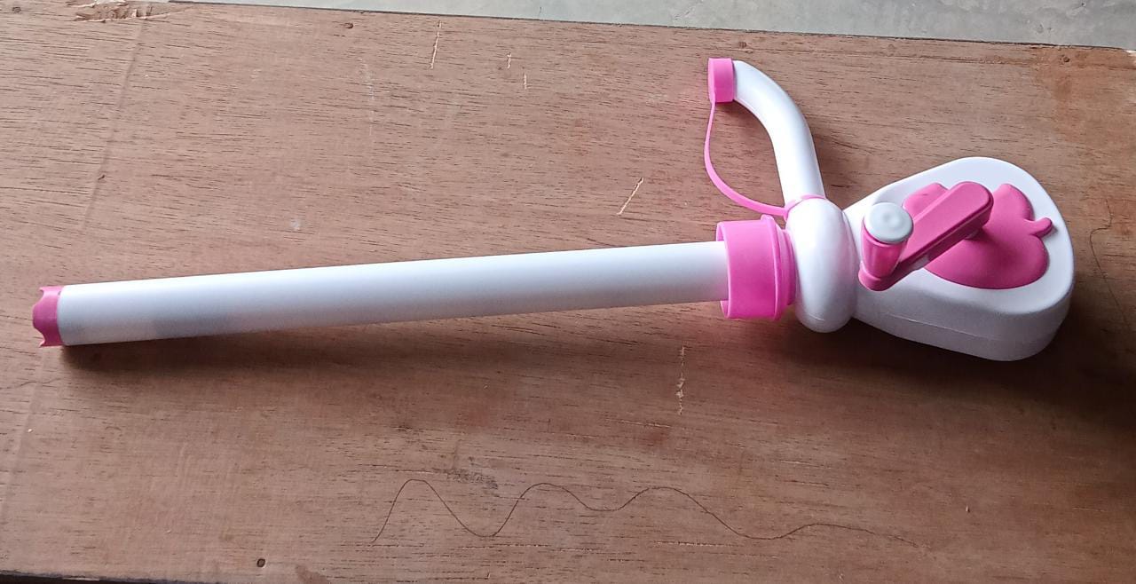 Kitchen oil pump with sleek design and manual handle
