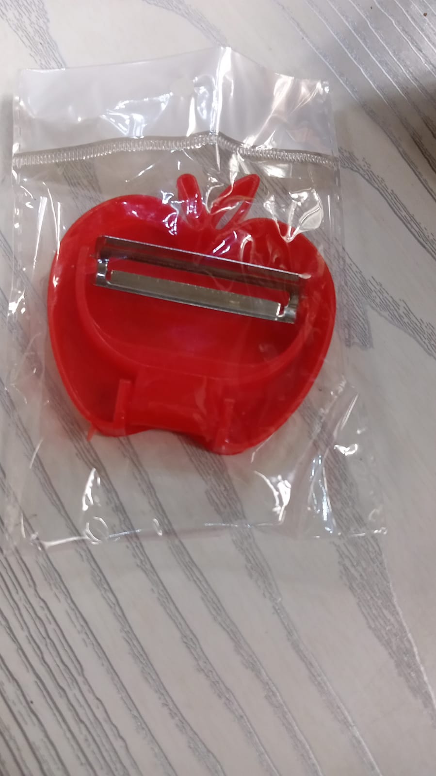 Apple Shaped Folding Vegetable Peeler for Kitchen Fruit Peeling vegetables