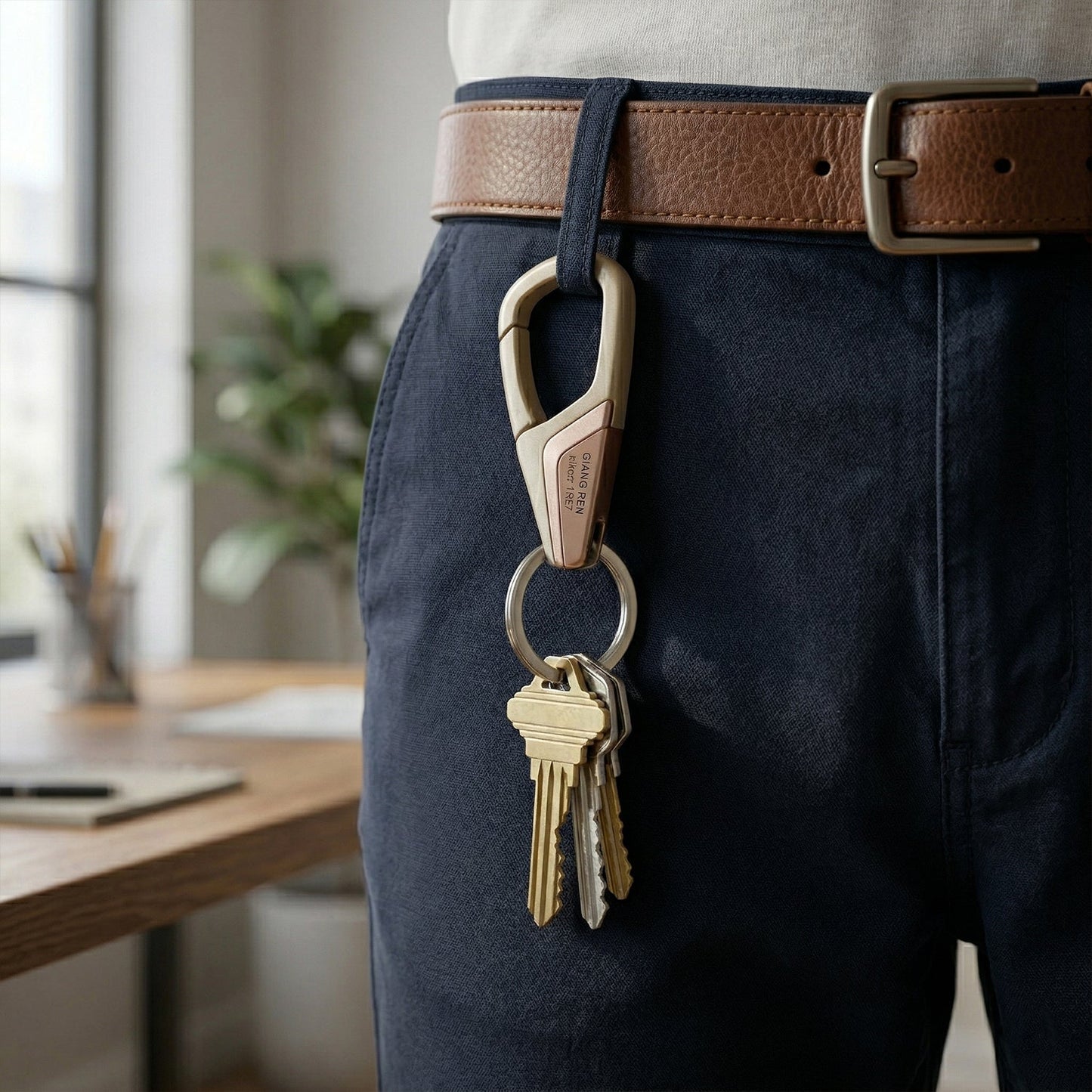 Premium Heavy Duty Metal Key Holder with Locking Carabiner Clip (1 Pc)